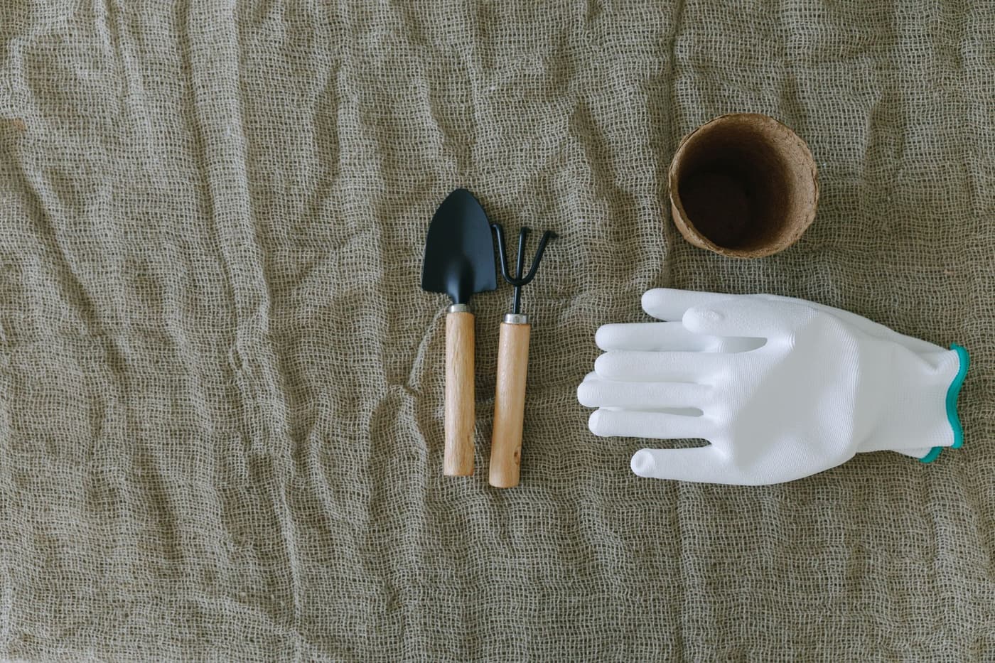Poser toile de paillage : méthode et comparatif